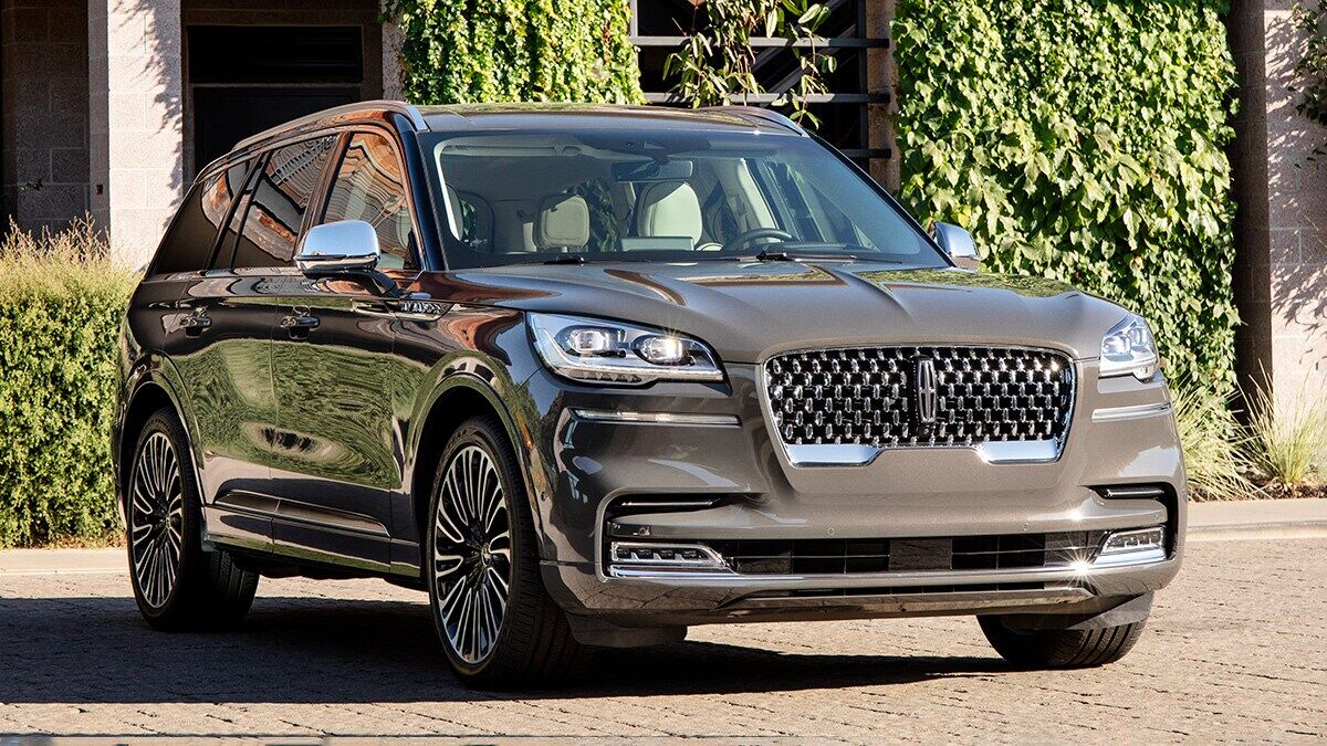 The 2024 Lincoln Aviator in brown seen from a front quarter angle