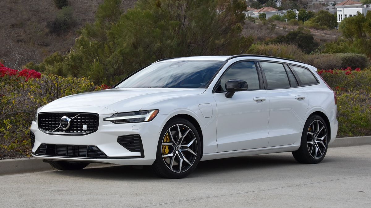 The 2025 Volvo V60 Cross Country in white seen from a front quarter angle