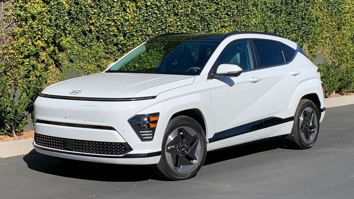 2025-hyundai-kona-ev-front-left-3qtr-3.jpg