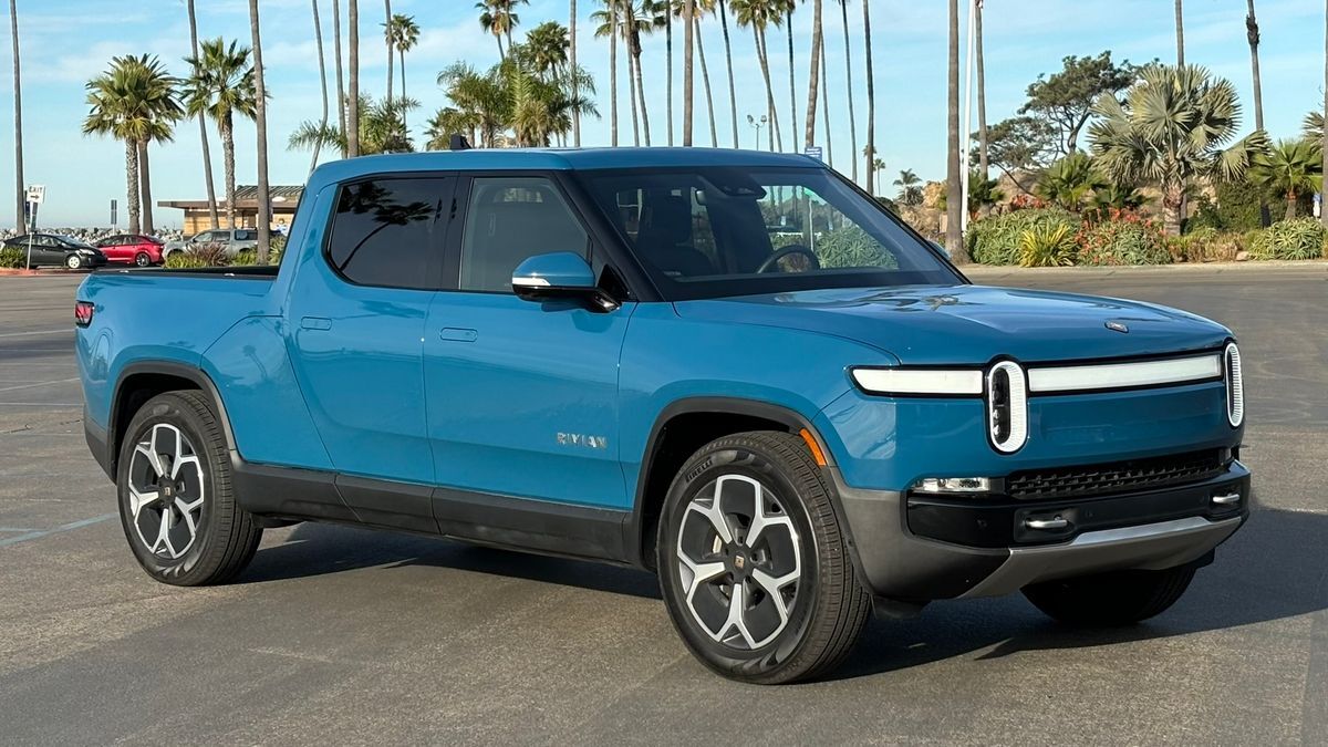 2025-rivian-r1t-blue-front-right-3qtr.jpeg