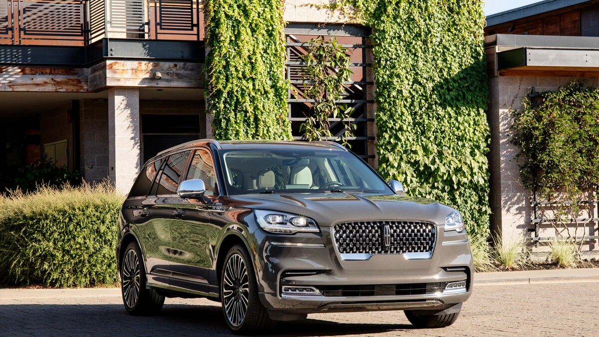 2020 Lincoln Aviator parked in front of a mansion.