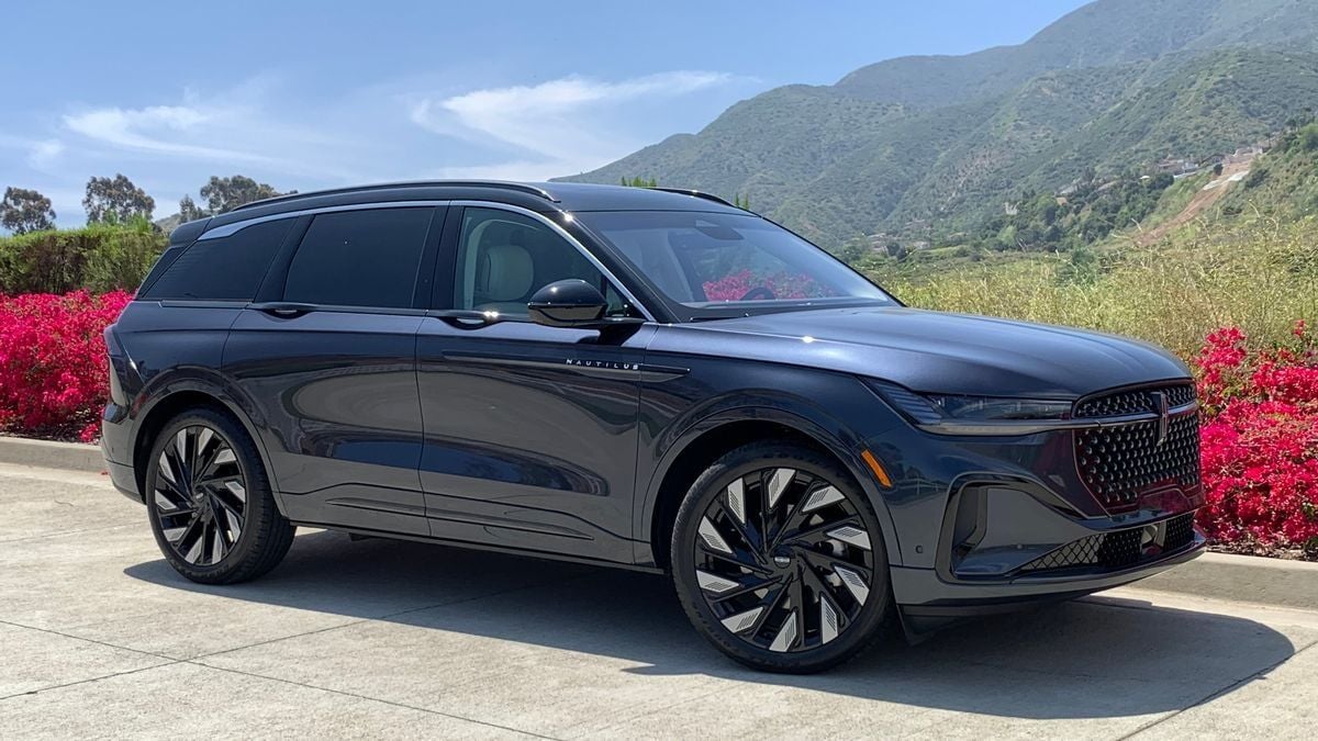 The 2025 Lincoln Nautilus in blue seen from a front quarter angle