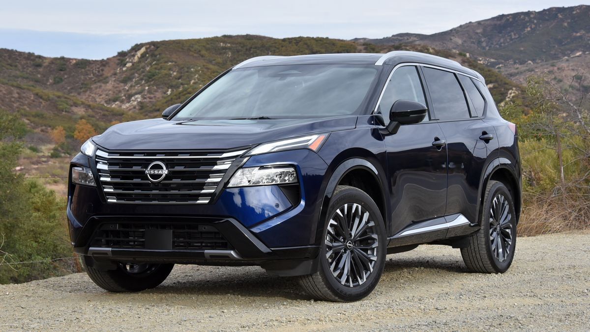 2025-nissan-rogue-platinum-front-left-angle.jpg