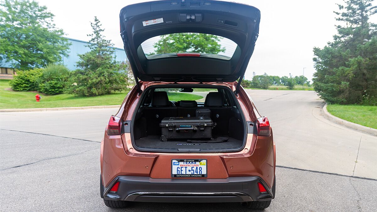 2025-lexus-ux330h-f-sport-h-cargo.jpg