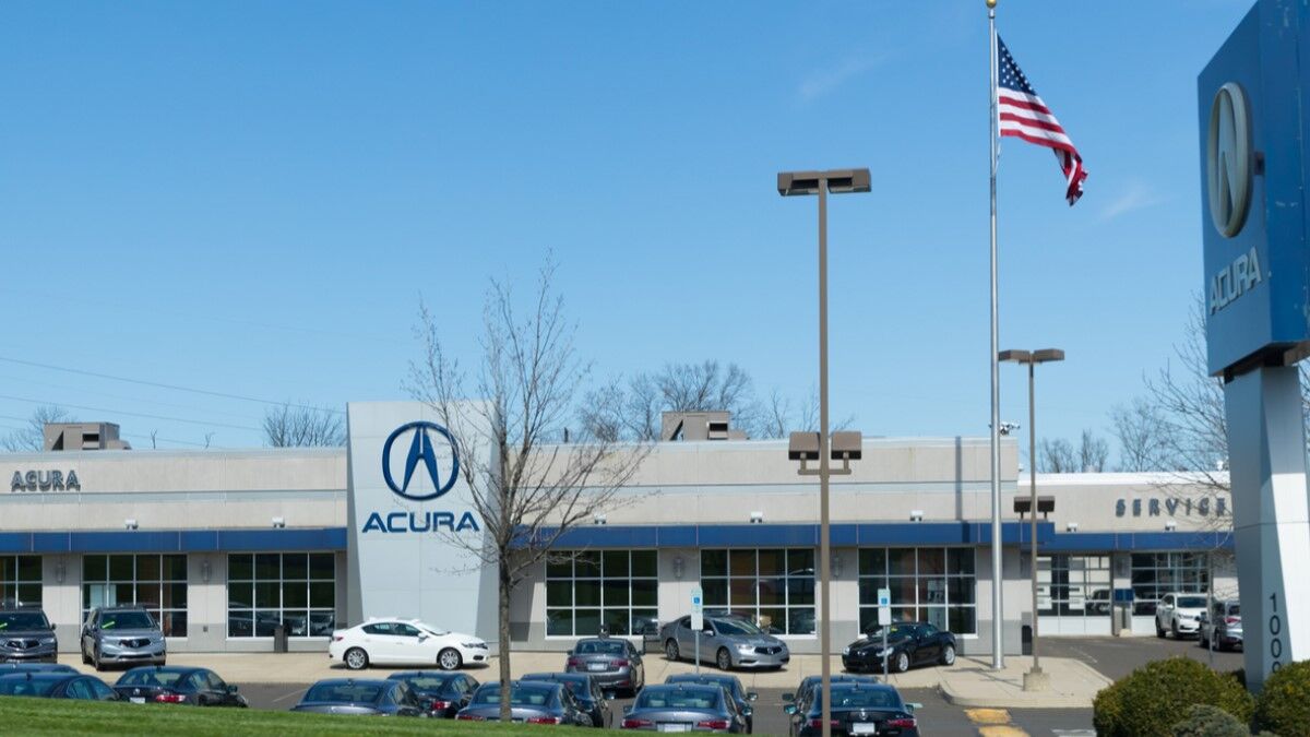 https://kbb.com/m/7a2112059eb482c7/OG-iStock-Acura-dealership-jpg.jpg