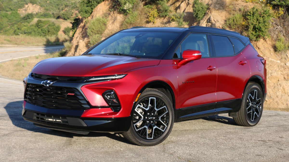 https://kbb.com/m/7ab7a8046559695/OG-2025-chevrolet-blazer-rs-red-front-left-3qtr-jpg.jpg