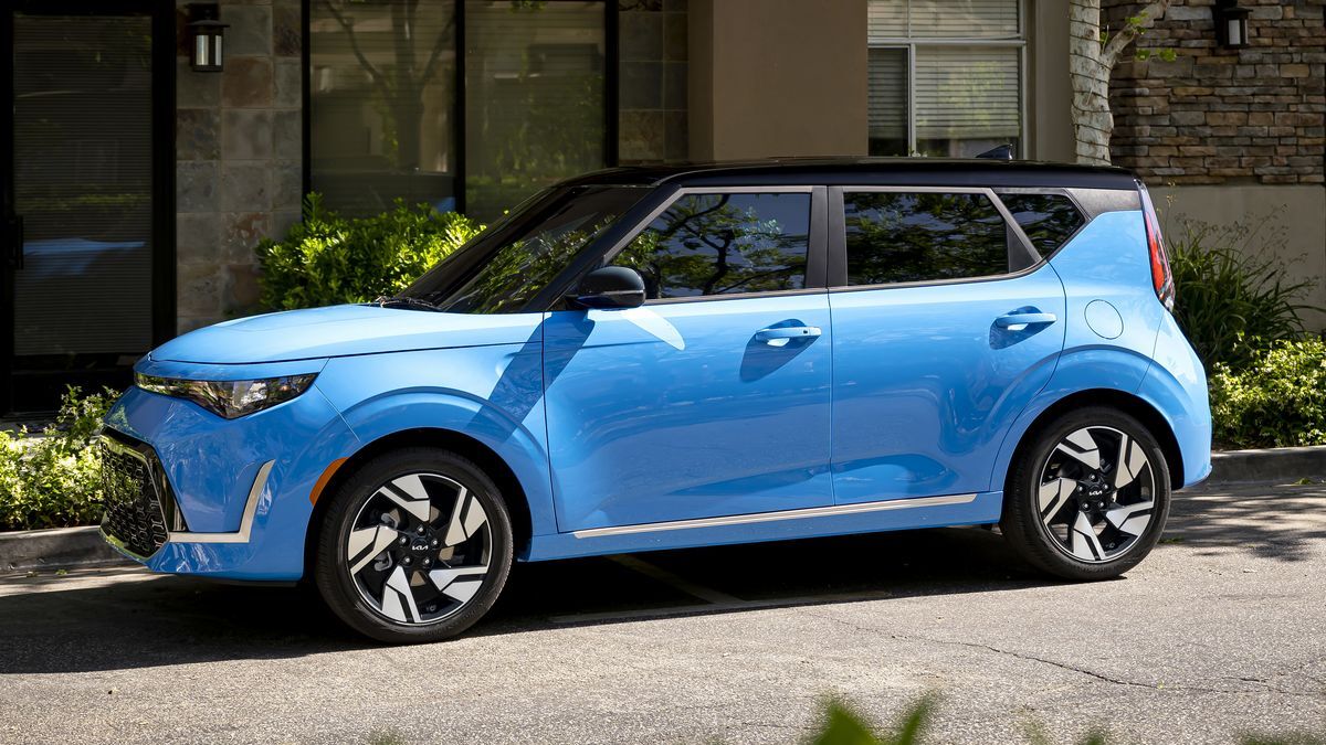https://kbb.com/m/7c3f56bf4c70219d/OG-2025-kia-soul-profile-4x3-1-jpg.jpg