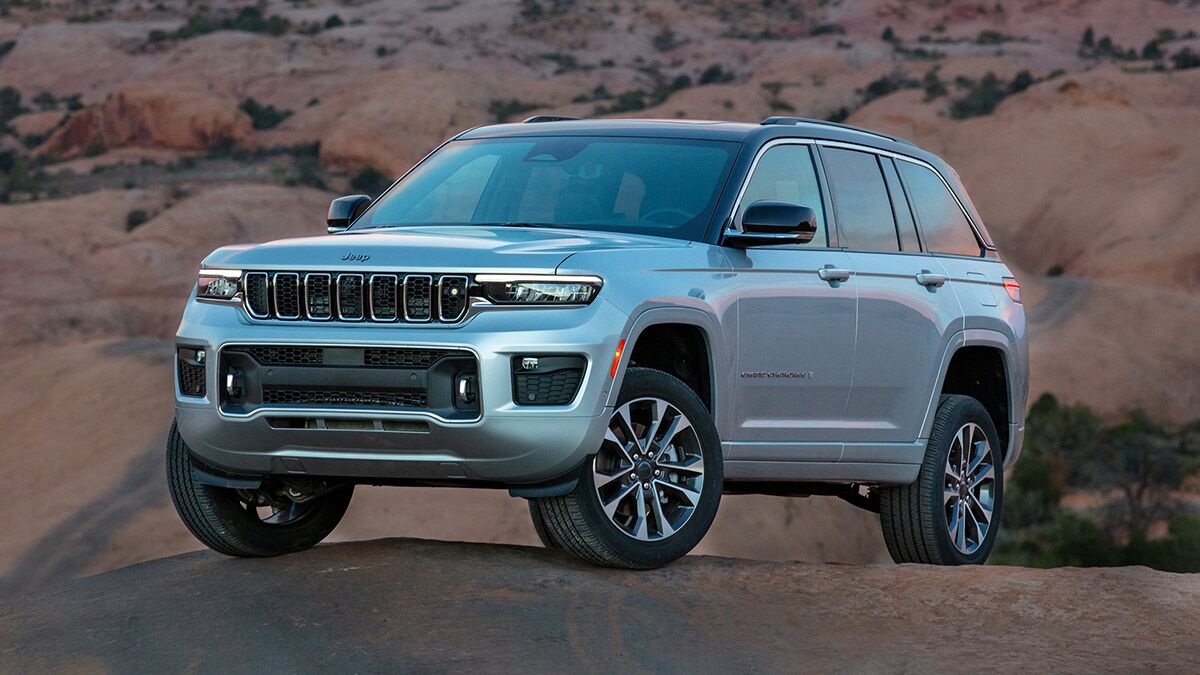 https://kbb.com/m/8a8fea84b1e086/OG-2022-jeep-grand-cherokee-overland-jpg.jpg?w=300&crop=1&strip=all