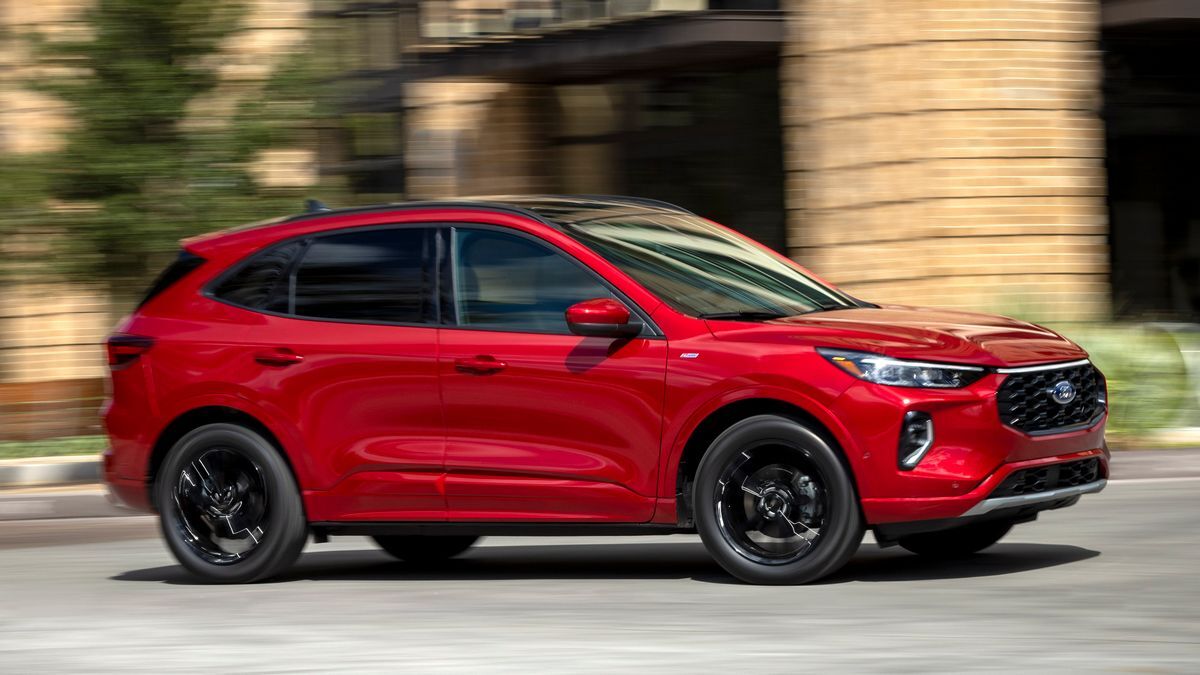 https://kbb.com/m/a8bc2227a53009e/OG-2025-ford-escape-st-driving-profile-jpg.jpg